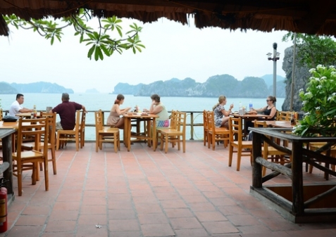 Nhà hàng thoáng mát Monkey Island Resort