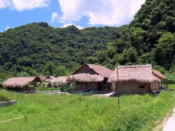 Làng chài Việt Hải với những ngôi nhà có nguyên liệu từ thiên nhiên